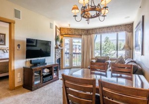 Juniper Springs Lodge #413 - Luxury Ski in Ski out! 2 Bedroom