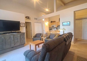 K1 Powder Village-Sunriver, Oregon: Pool & Hot Tub in Complex, BBQ, WiFi, SHARC Aquatics, Tubing Hill, Mt. Bachelor, Golf, Deschutes River, Tennis, Bike Paths