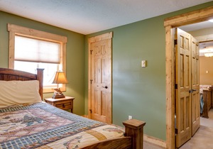 KABINO: Snake River Roadhouse #4 A/C WiFi Bar Below Pool Table Shuffleboard Yummy Food