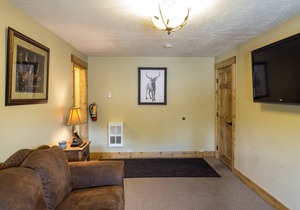 KABINO: Snake River Roadhouse #4 A/C WiFi Bar Below Pool Table Shuffleboard Yummy Food