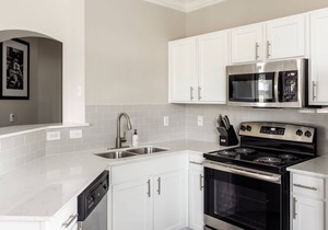 Kasa | Inviting 2BD in South Houston | Pearland
