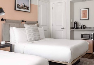 Kasa Palo Alto | Family Friendly, Large Room with Double Beds