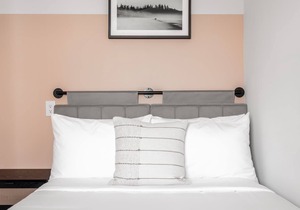 Kasa Palo Alto | Spacious Suite with 1 King and 1 Full Bed