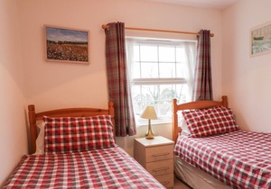 KENNACK, family friendly, with a garden in Mullion