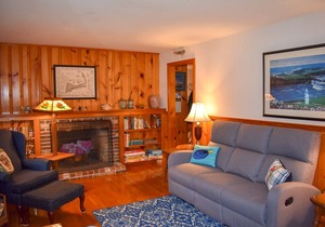 Kibby 89- Ranch home with window ac, less than a 2 minute drive to sandy beach