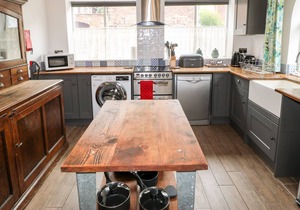 KILBY COACH HOUSE, romantic, character holiday cottage in Wakefield