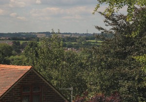 KILBY LODGE, family friendly, with a garden in Wakefield