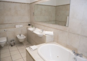 Kilmorey Arms Hotel