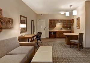 King Suite. Free Breakfast. Pool. Shared BBQ.