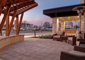 King Suite. Free Breakfast. Pool. Shared BBQ.