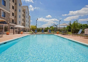 King Suite. Free Breakfast. Seasonal Outdoor Pool. Gym. Close to Longwood Gardens!