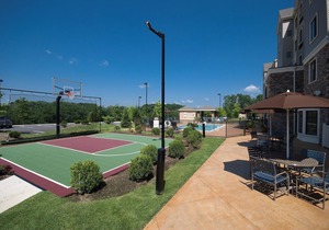 King Suite. Free Breakfast. Seasonal Outdoor Pool. Gym. Close to Longwood Gardens!