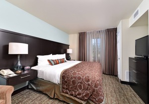 King Suite. Free Breakfast. Pool. Near Michigan State University.