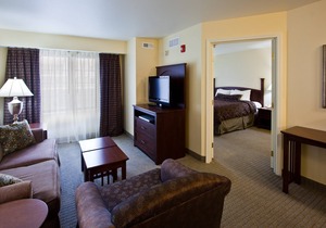 King Suite. Free Breakfast. Pool. Near Michigan State University.