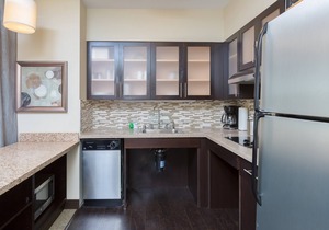 King Suite Near Downtown | Breakfast + Pool Access!