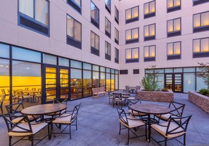 King Suite Near Downtown | Breakfast + Pool Access!