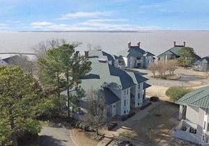 Kingsmill water-view studio, minutes to Busch Gardens & Colonial Williamsburg!