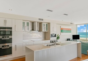 Kirra Wave 702 - Beachfront North Kirra!