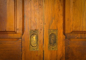 Kubli Haus - Suite #1 ~ Luxury, Style & Location, 1 block to Britt