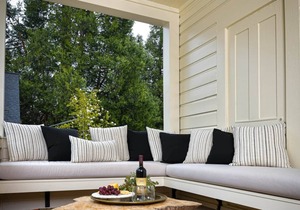 Kubli Haus - Suite #3 ~ Luxury, Style & Location, 1 block to Britt