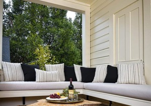 Kubli Haus - Suite #4 ~ Luxury, Style & Location, 1 block to Britt