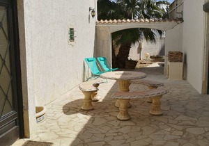 L'Olivier T3 gîte with heated pool in wooded grounds