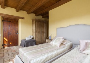 L'Olivo, app in a typical villa with swimming pool 7 km from the sea, Senigallia, Marche