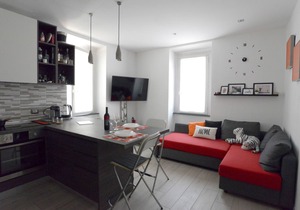 LaCasetta Como Lakeview Terrace renovated apt.