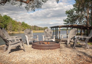 Lake Breeze Cottage 1