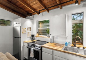 Lake Breeze Cottage 5