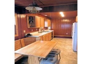 Lake Front 3 Bedroom Cottage with Dock