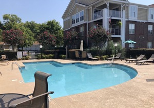 Lake Norman Luxury Waterfront 3rd floor Condo with Elevator, Pool, Tennis