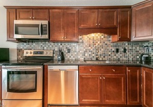 Lakefront Condo Sleeps 7-3br/2ba private beach/balcony/indoor pool specials-ask
