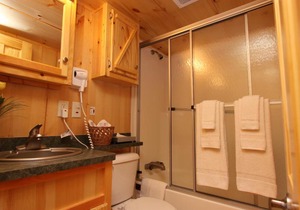 Lakeland RV Campground Deluxe Loft Cabin 13