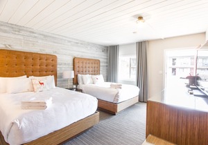 Lamphouse Hotel I Double Queen Room