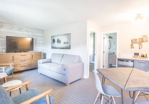 Lamphouse Hotel I Queen Suite