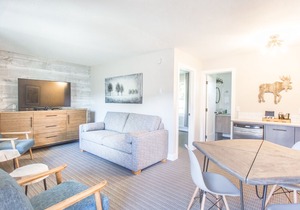 Lamphouse Hotel I Queen Suite