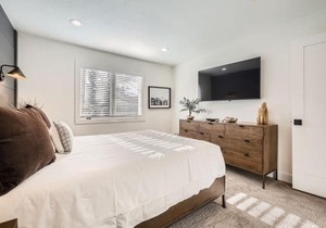Lance's West 7 Condominium