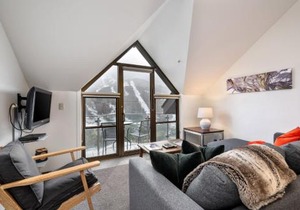 Lantern 1 Bedroom Balcony with Panoramic Mountain View