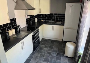 Large 2-Bed House Derbyshire off Chatsworth rd