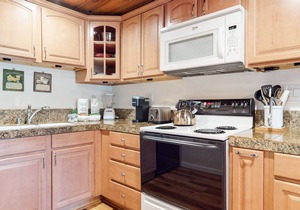 Large Condo, Rustic Décor & Private Balcony. Right Across from The Village