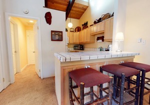 Large Family Home near Downtown Mammoth, Great Complex Amenities. Near Trails