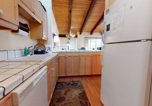 Large Family Home near Downtown Mammoth, Great Complex Amenities. Near Trails