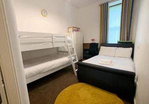 Large Glasgow South Family Home - Free Parking