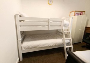 Large Glasgow South Family Home - Free Parking
