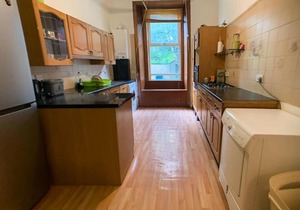 Large Glasgow South Family Home - Free Parking