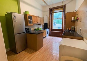 Large Glasgow South Family Home - Free Parking