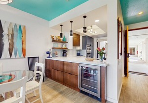Large ground-floor condo with a pool, hot tub, fitness room, & tennis