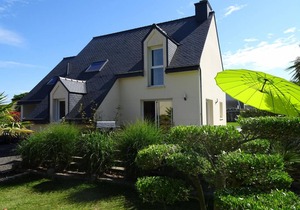 Large house with garden, Ploumilliau
