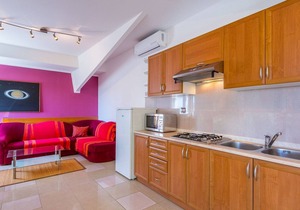 Large pool, WiFi, observatory, volleyball court and table tennis